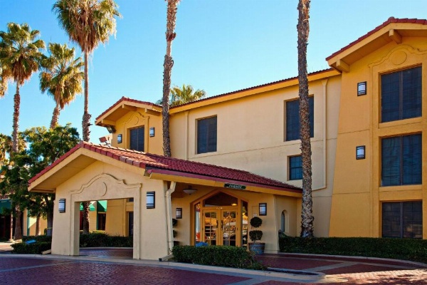 Super 8 by Wyndham San Bernardino image 10