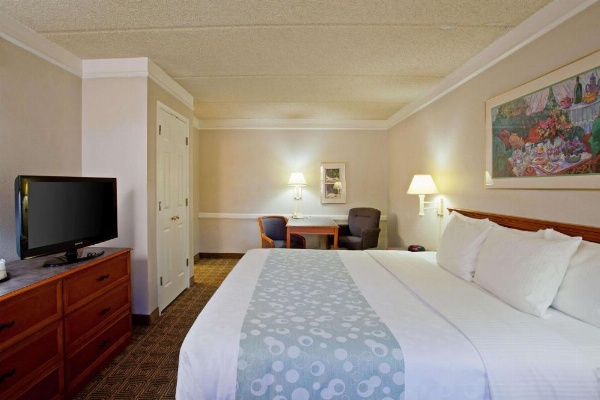 Super 8 by Wyndham San Bernardino image 14