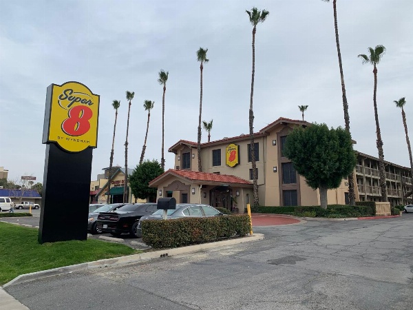 Super 8 by Wyndham San Bernardino image 6