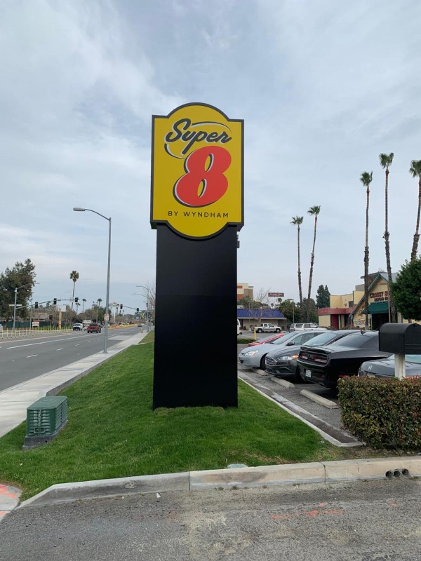 Super 8 by Wyndham San Bernardino image 7